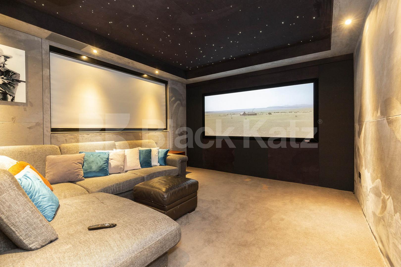 A beautifully presented 5 bedroom detached family home with luxury cinema room Barnet Gate Lane, Barnet